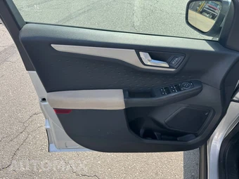 2020 Ford Escape SE - miniatura 10
