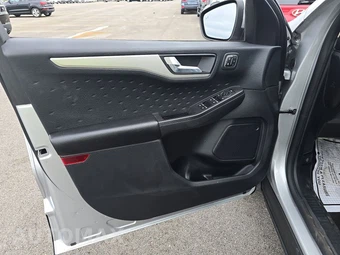 2020 Ford Escape SEL – miniatura 9
