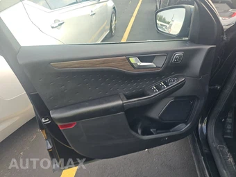 2020 Ford Escape Titanium – miniatura 9