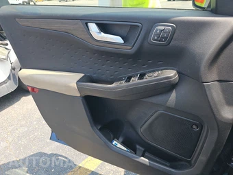 2020 Ford Escape Titanium – miniatura 9