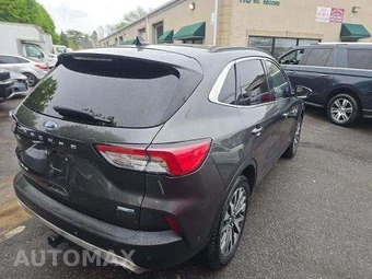 2020 Ford Escape Titanium - miniatura 3