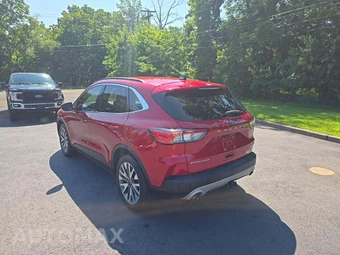 2020 Ford Escape Titanium – miniatura 2