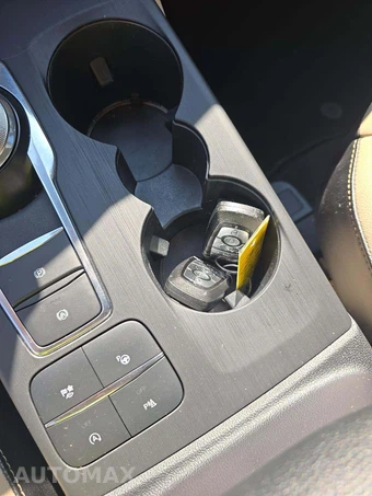 2020 Ford Escape Titanium – miniatura 8