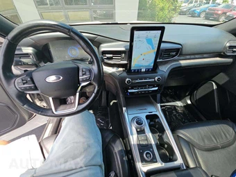 2020 Ford Explorer Platinum - miniatura 10