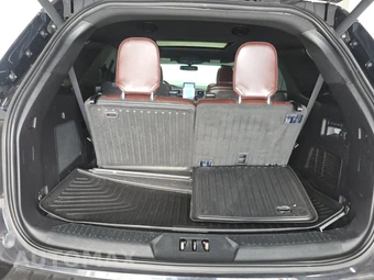2020 Ford Explorer Platinum – miniatura 17
