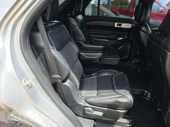 2020 Ford Explorer ST - miniatura 17