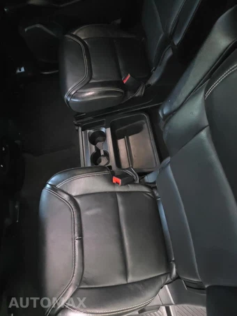 2020 Ford Explorer ST - miniatura 10