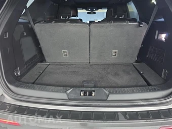 2020 Ford Explorer ST - miniatura 13