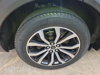 2020 Ford Explorer ST - miniatura 10