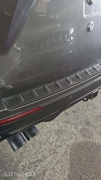 2020 Ford Explorer ST - miniatura 30