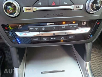 2020 Ford Explorer ST - miniatura 23