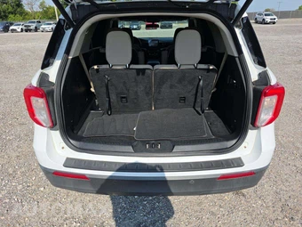 2020 Ford Explorer XLT - miniatura 12