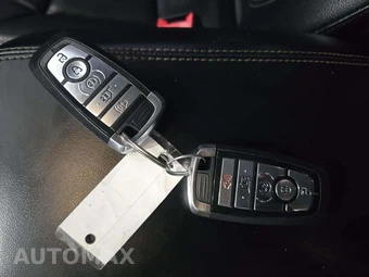 2020 Ford Explorer XLT - miniatura 8