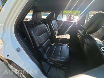 2020 Ford Explorer XLT - miniatura 17