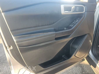 2020 Ford Explorer XLT - miniatura 9