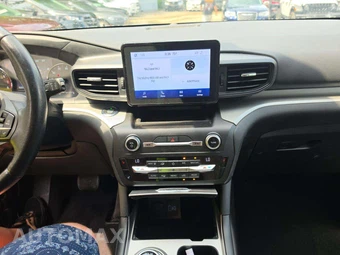 2020 Ford Explorer XLT - miniatura 10