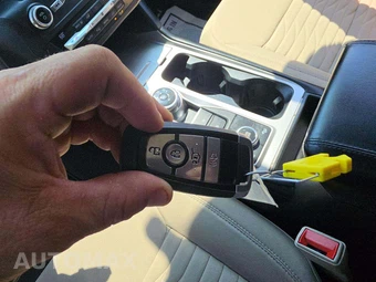 2020 Ford Explorer XLT - miniatura 8