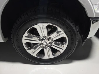 2020 Ford F-150 Lariat Crew Cab Medium Bed - miniatura 9