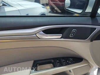 2020 Ford Fusion Hybrid SE – miniatura 9