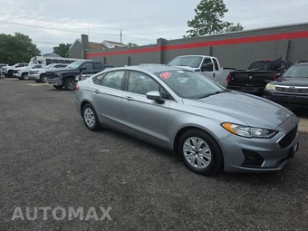 2020 Ford Fusion S - miniatura 3