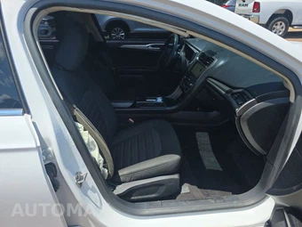 2020 Ford Fusion SE - miniatura 8