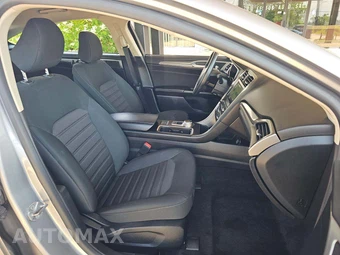 2020 Ford Fusion SE – miniatura 18