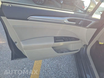 2020 Ford Fusion SE - miniatura 9
