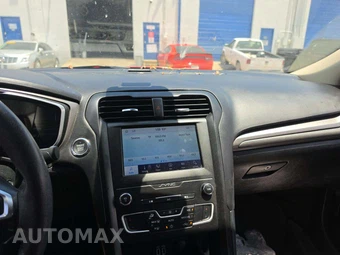 2020 Ford Fusion SE – miniatura 10