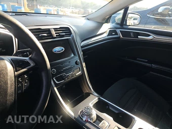 2020 Ford Fusion SE - miniatura 11