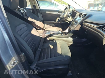 2020 Ford Fusion SE - miniatura 8