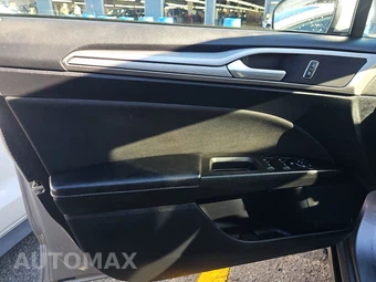 2020 Ford Fusion SE - miniatura 9
