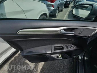 2020 Ford Fusion SE - miniatura 9