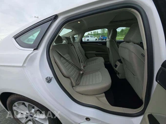 2020 Ford Fusion SE – miniatura 16