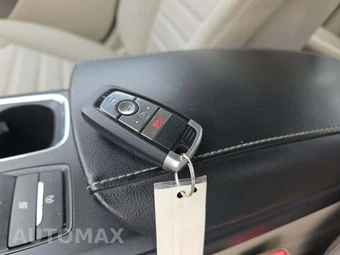 2020 Ford Fusion SE – miniatura 8