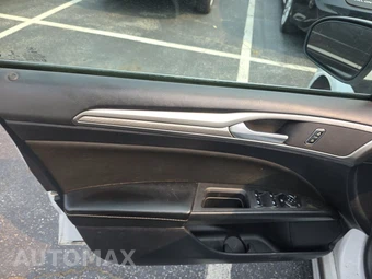 2020 Ford Fusion SE – miniatura 9