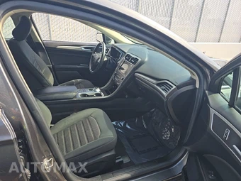 2020 Ford Fusion SE – miniatura 8