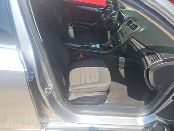 2020 Ford Fusion SE - miniatura 8