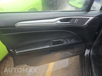 2020 Ford Fusion SE - miniatura 9