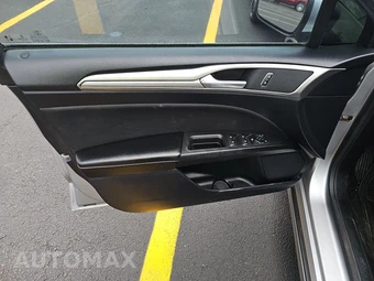 2020 Ford Fusion SE - miniatura 9