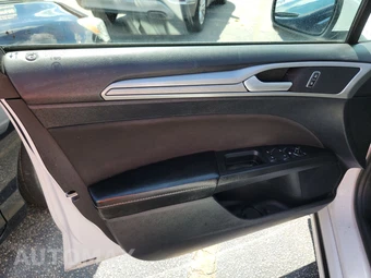 2020 Ford Fusion SE - miniatura 9