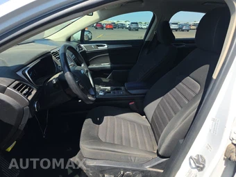 2020 Ford Fusion SE – miniatura 7