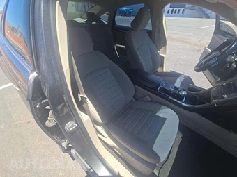 2020 Ford Fusion SE – miniatura 15