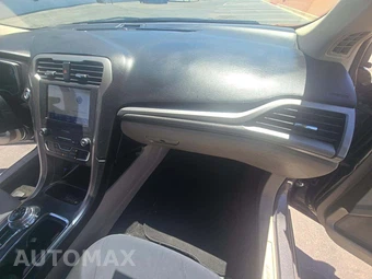 2020 Ford Fusion SE – miniatura 16