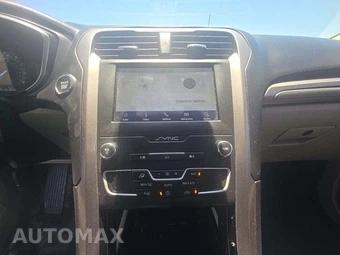 2020 Ford Fusion SE – miniatura 7