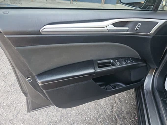 2020 Ford Fusion SE – miniatura 9