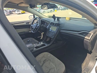 2020 Ford Fusion SE – miniatura 8