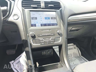 2020 Ford Fusion SE – miniatura 10