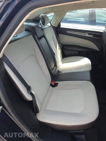 2020 Ford Fusion SE – miniatura 16