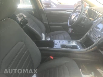2020 Ford Fusion SE – miniatura 8