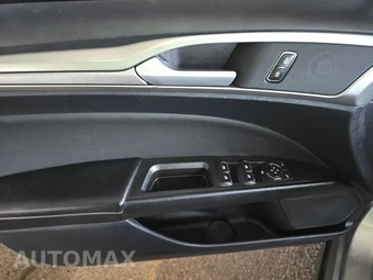 2020 Ford Fusion SE – miniatura 9